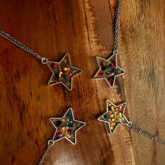 Taylor Swift The Eras tour confetti star necklace with glitter - Picture 4 of 9